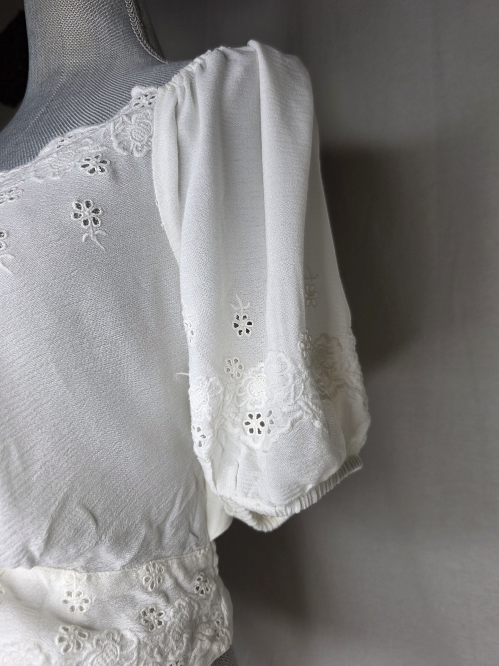 Idyllwind White Eyelet Lace Peasant Top SZ Medium - Picture 2 of 7